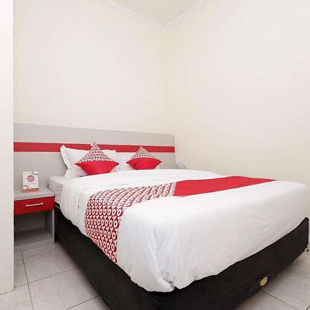 Super Oyo 1620 Sion Family Residence Grobogan Экстерьер фото
