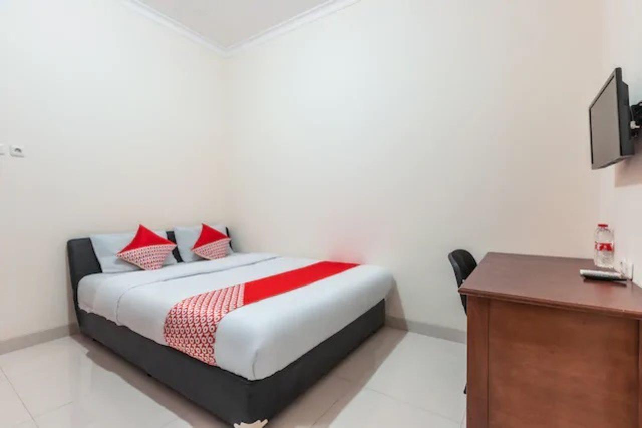 Super Oyo 1620 Sion Family Residence Grobogan Экстерьер фото