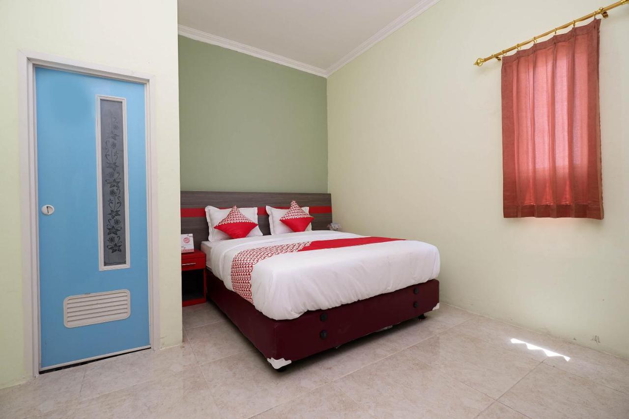 Super Oyo 1620 Sion Family Residence Grobogan Экстерьер фото